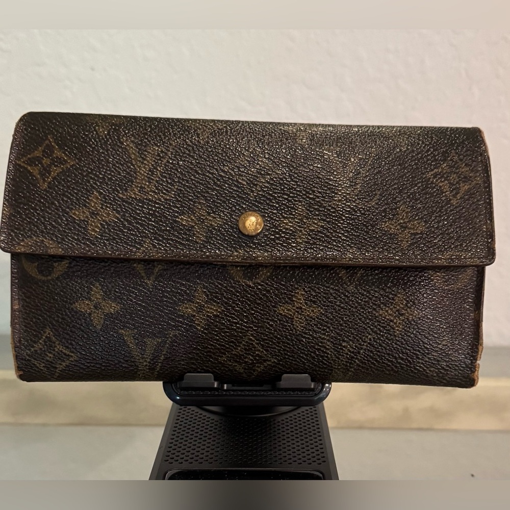 Louis Vuitton Authentic Monogram Wallet